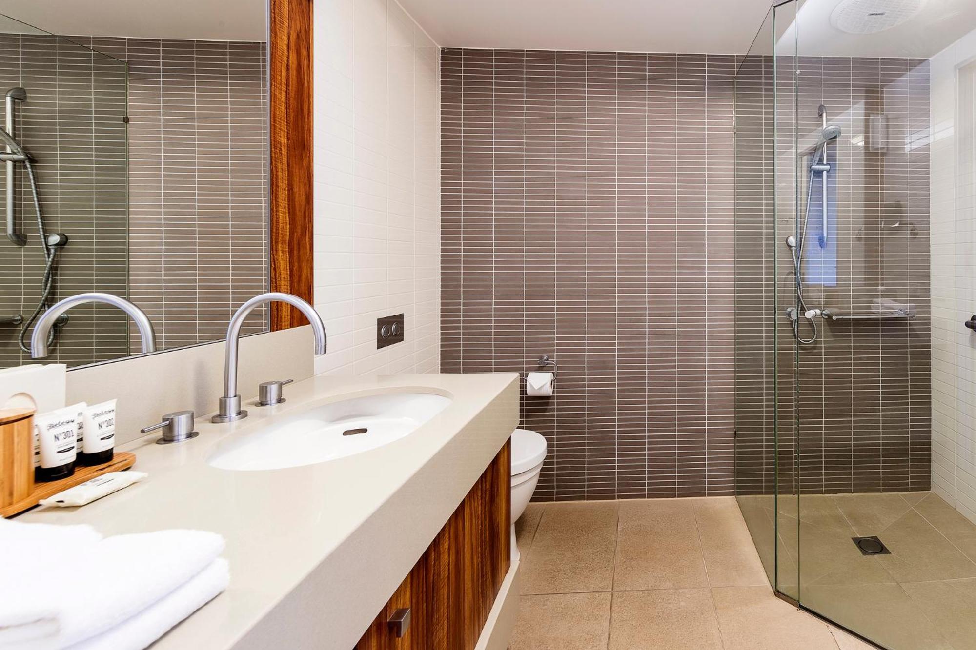 Racv Cape Schanck Resort Habitación foto Bathroom with shower enclosure