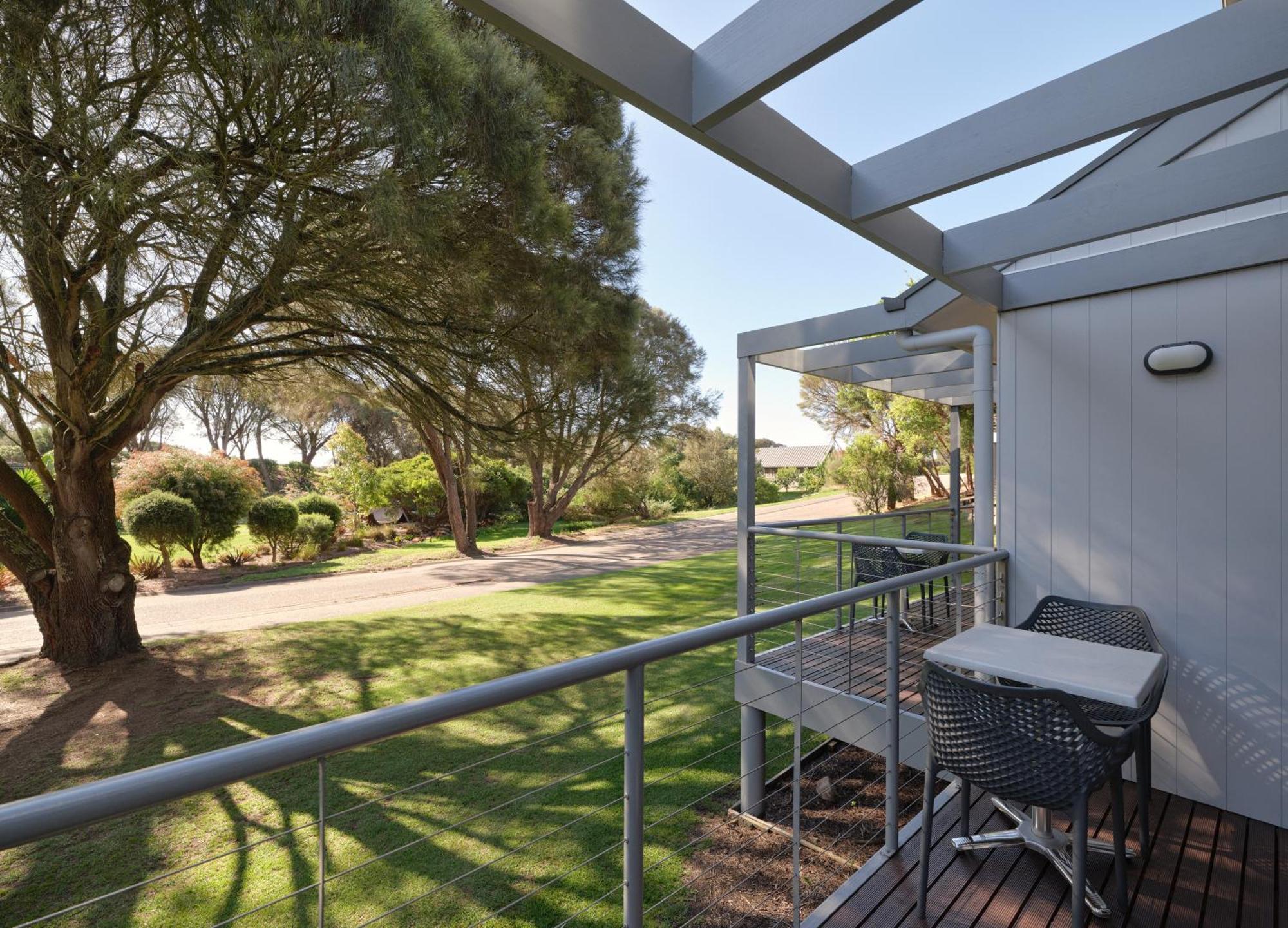 Racv Cape Schanck Resort Habitación foto A view of the grounds from a guest room at the hotel