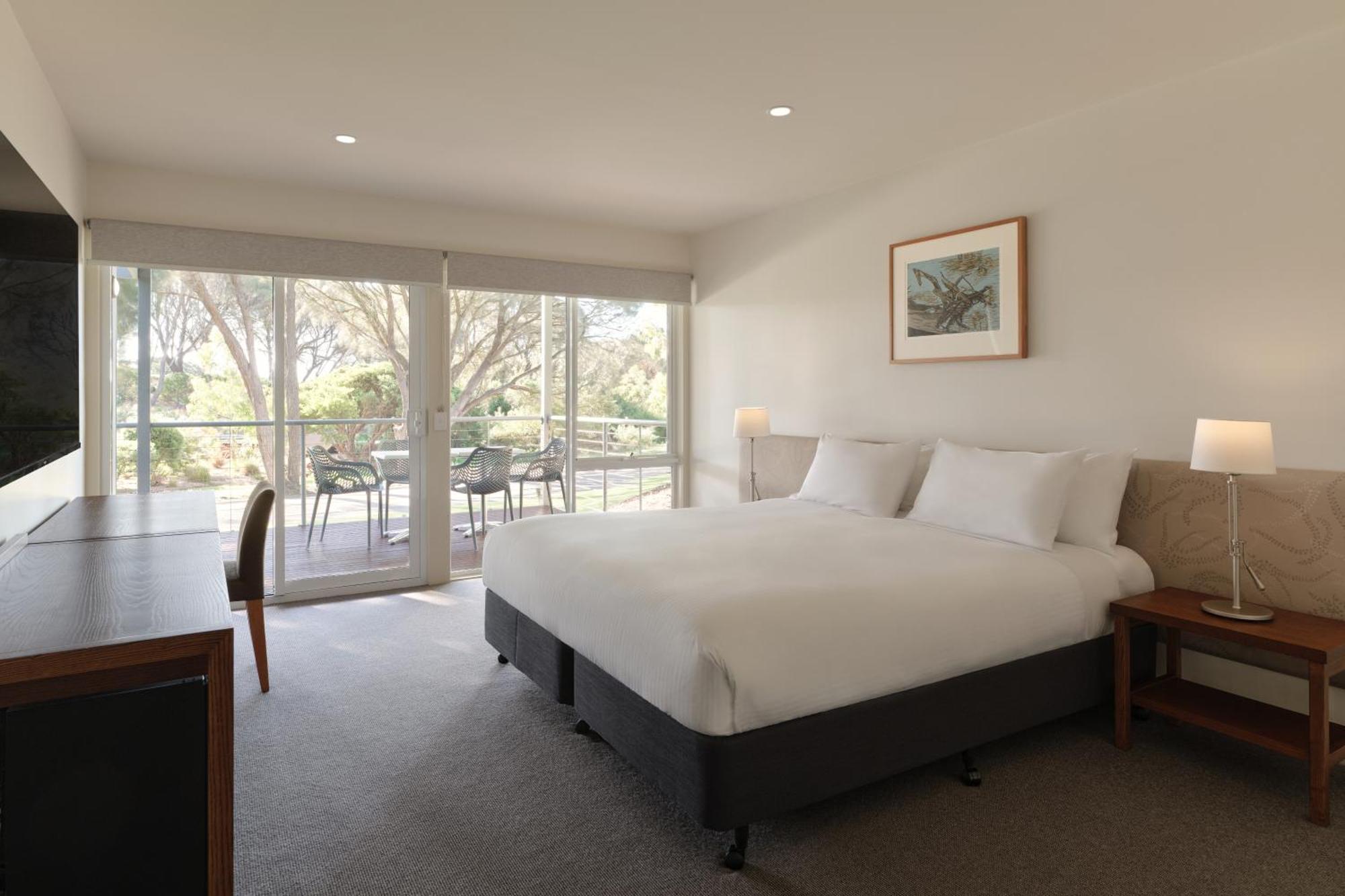 Racv Cape Schanck Resort Habitación foto A room at the Cradle Mountain Hotel