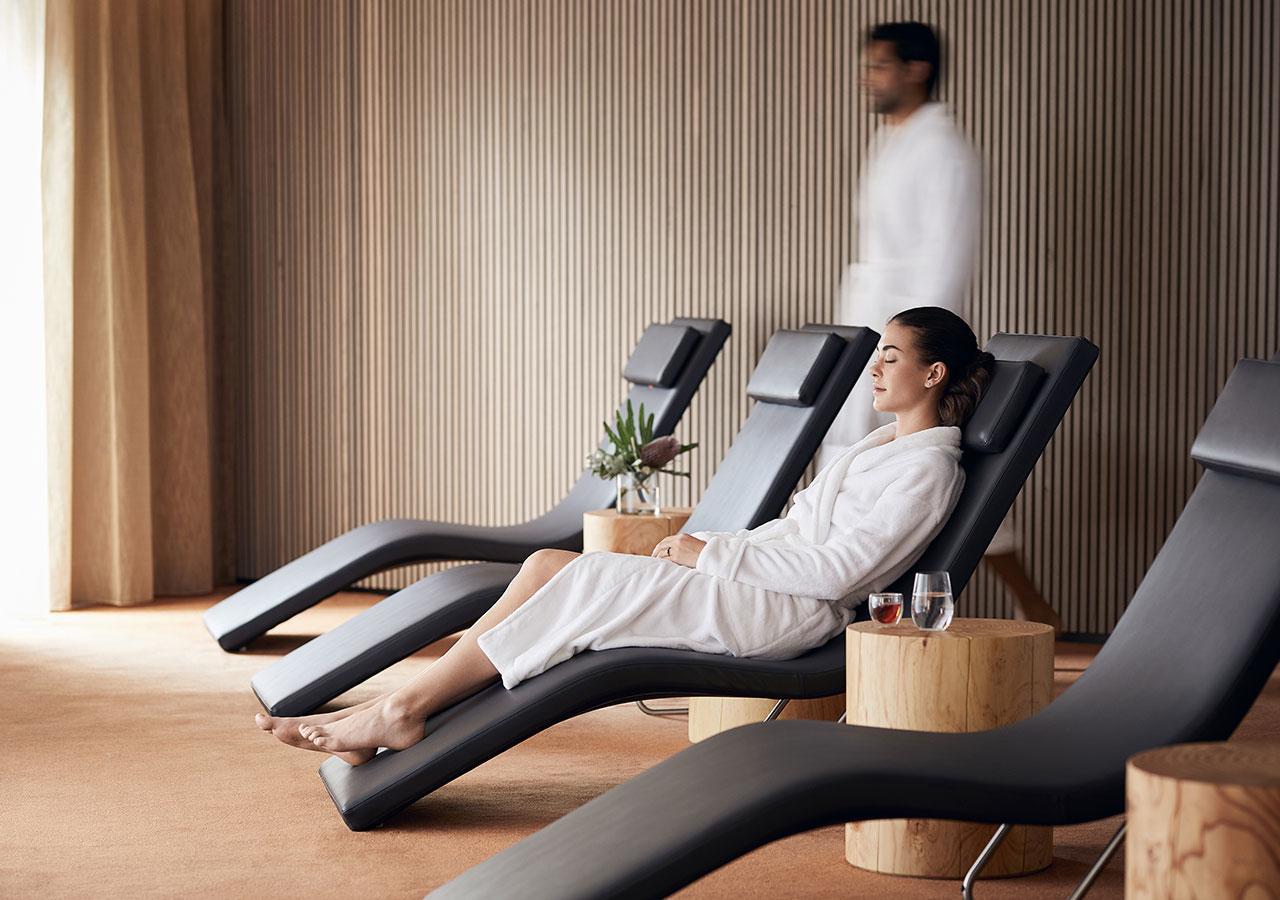 Racv Cape Schanck Resort Exterior foto A woman relaxing in a spa